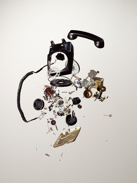 Канадский фотограф Тодд Маклеллан разбирает камеры, часы, пишущие машинки и прочие знаковые предметы быта.
