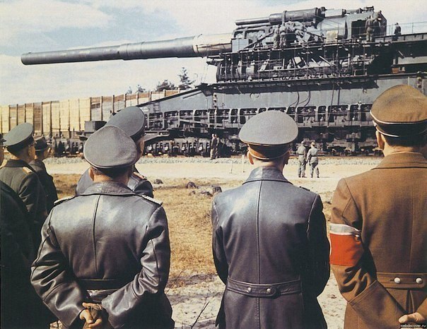 Крупнейшим оружием, из когда-либо созданных, был Gustav Gun, построенный в Эссене, Германия, в 1941 году фирмой Фридриха Круппа А.Г.