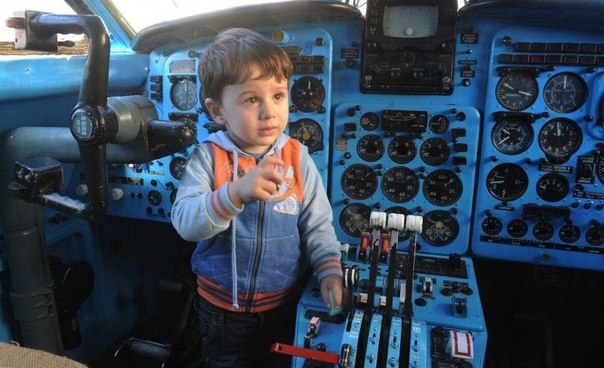 В Грузии списанный авиалайнер ЯК-40 получил вторую жизнь в виде необычного детского садика.