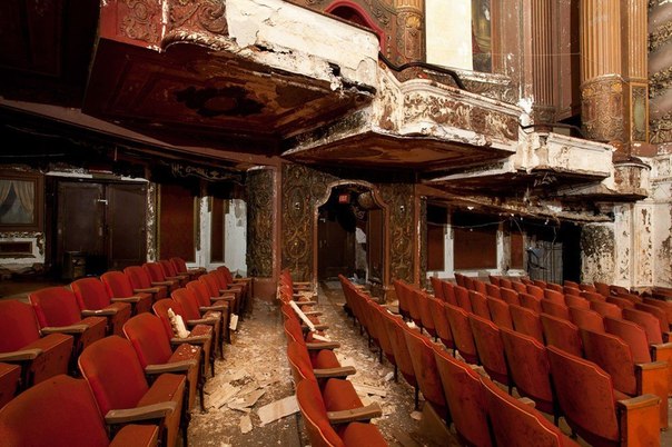 Заброшенные кинотеатры Нью-Йорка в проекте американского фотографа Мэтта Ламброса