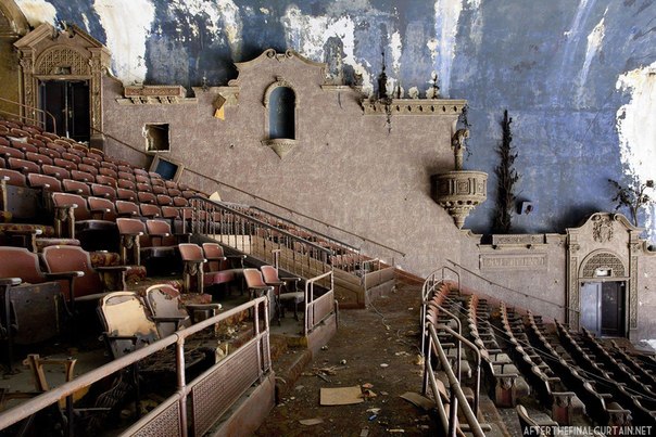 Заброшенные кинотеатры Нью-Йорка в проекте американского фотографа Мэтта Ламброса