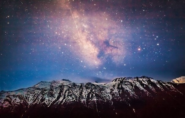 Ночное небо над Гималаями.