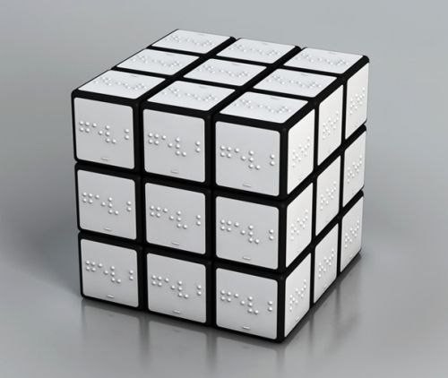 Кубик Рубика существует и для слепых людей. В нем вместо цветов, использована рельефная поверхность.