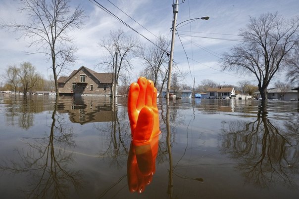 Наводнение в районе Великих Озер, США. Штаты Мичиган (город Гран-Рапидс) и Иллинойс (деревня Фокс-Лейк), США.