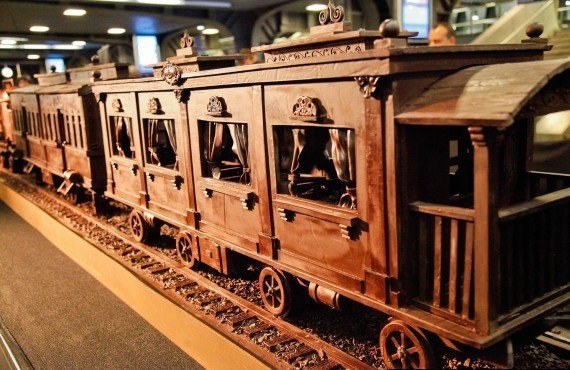 Бельгийский шоколадный поезд длиной в 34 метра от Andrew Farrugia