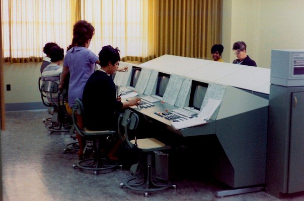 Офисные работники 1960-х годов в объективе Лоуренса Лакхема