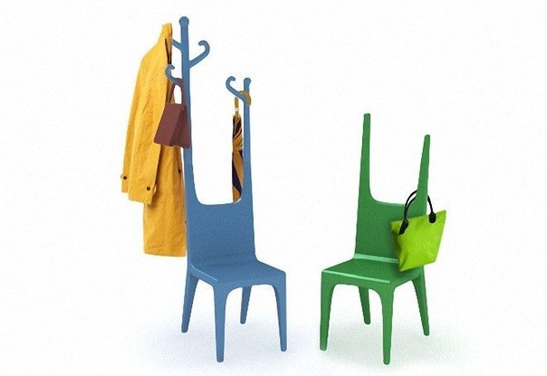 Как ни крути - лучший шкаф для одежды - это стул