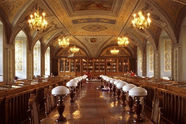 Bibliotheken - серия фотографий от немецкого фотографа Кристофа Зеельбаха (Christoph Seelbach), которая демонстрирует самые красивые библиотеки в мире.