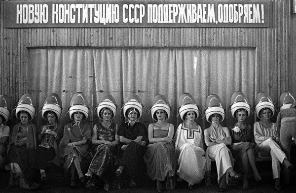 Снимки прославленного советского и российского фотожурналиста Игоря Гаврилова, снимавшего для «Огонька», американского TIME, немецкого FOCUS, более 40 лет посвятившего своей непростой профессии.