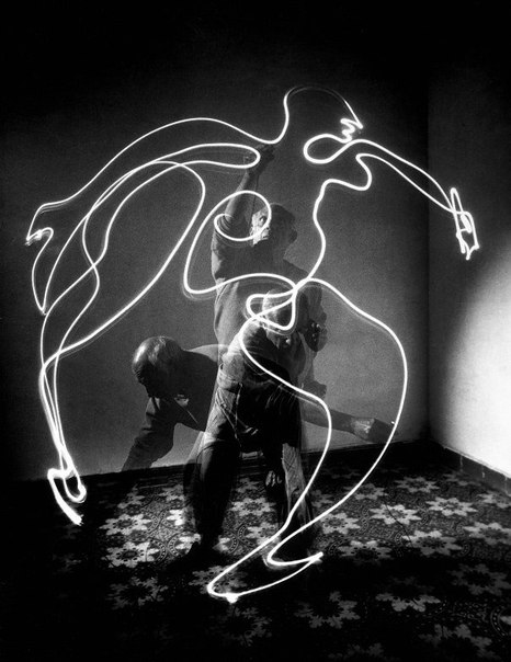 Пикассо и фризлайт, 1949 год.