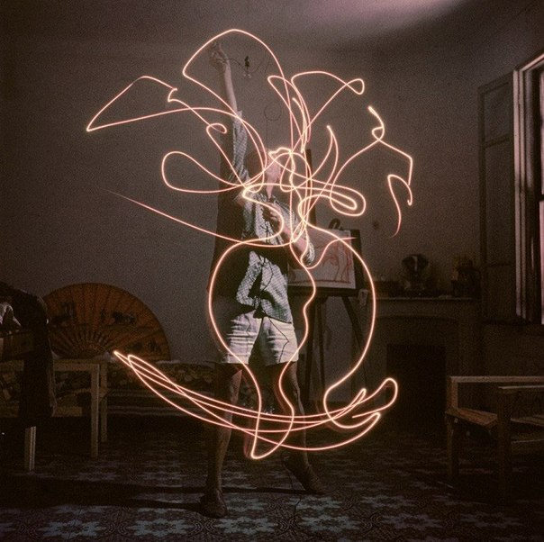 Пикассо и фризлайт, 1949 год.