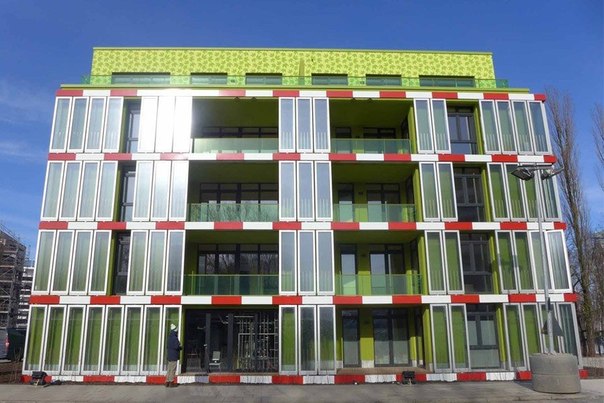 В Гамбурге реализовали проект первого в мире здания BIQ House, питающегося электричеством от водорослей.