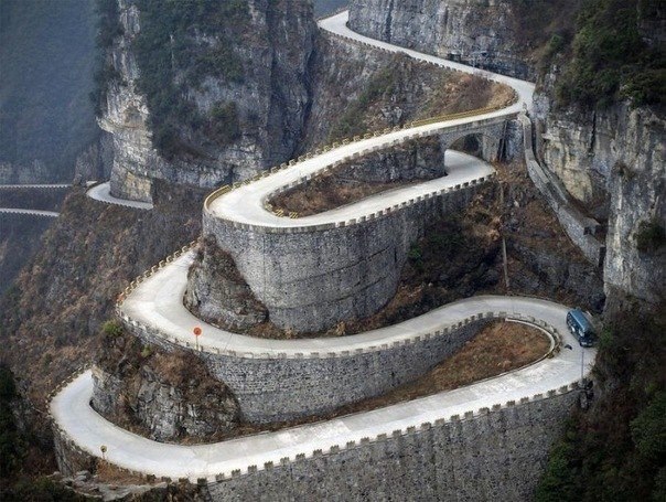 Горная дорога в Китае.