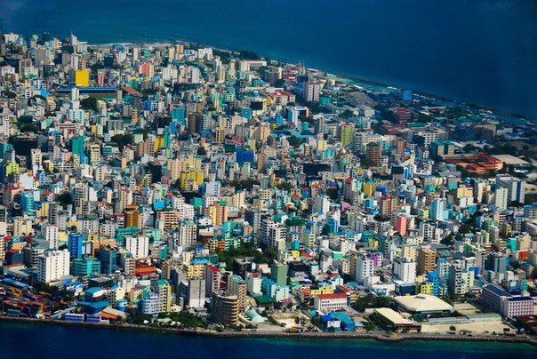 Мале — столица и крупнейший город Мальдивской республики. Он расположен на одноименном острове, на атолле Каафу. Население составляет около 100 000 человек.