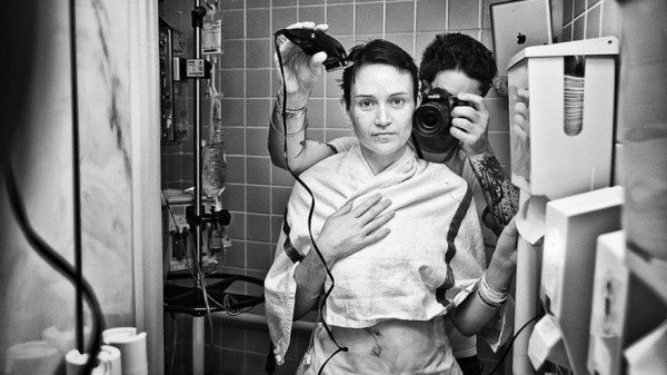 Фотограф Анжело Мерендино снял трогательную фотосерию борьбы его жены Дженнифер с раком молочной железы.