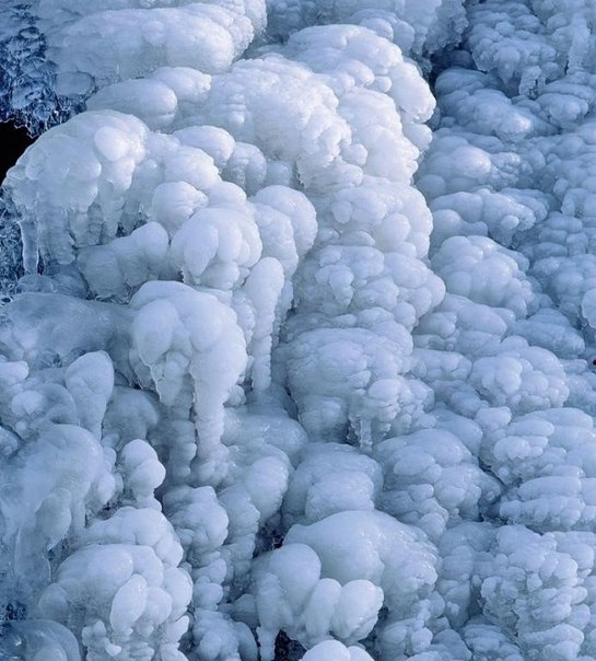Фрагмент замерзшего водопада