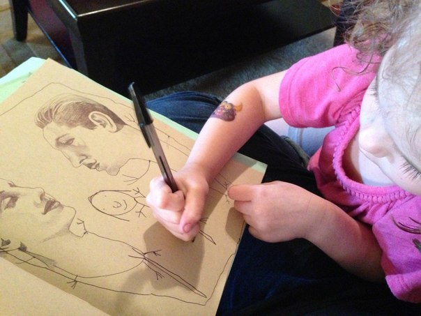 Профессиональный иллюстратор Мика Анджела Хендрикс (Mica Angela Hendricks) работает весьма необычным образом — создавая свои композиции, она сотрудничает со своей 4-летней дочерью.