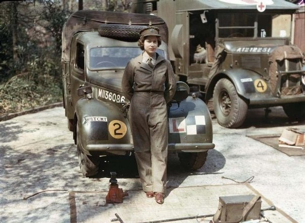 Королева Елизавета на службе в армии во время Второй мировой войны.