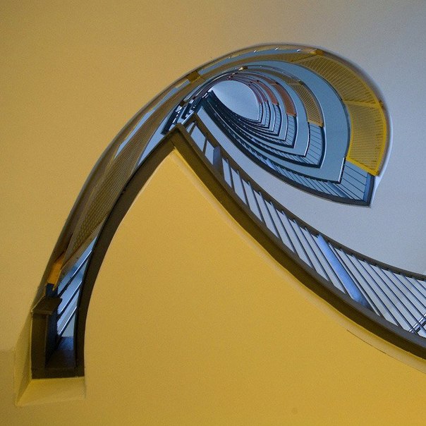 Завораживающие лабиринты винтовых лестниц от фотографа Nils Eisfeld