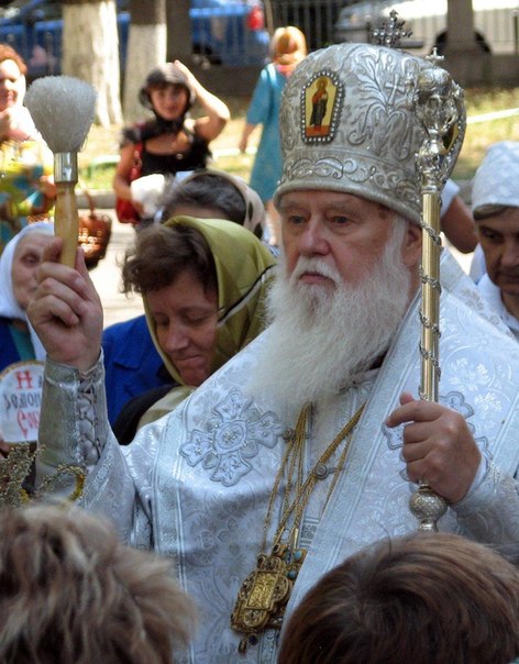 Украинский патриарх раскритиковал папу Римского за отказ от лимузина
