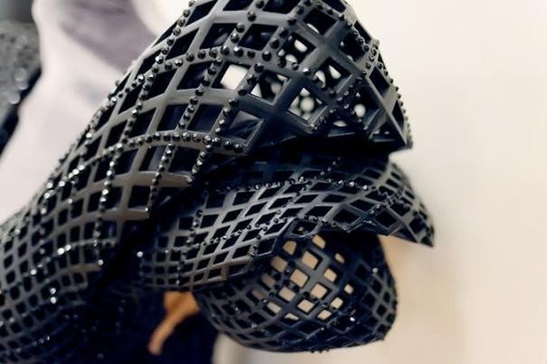 Дита фон Тиз представила первое платье, которое было напечатано на 3D принтере