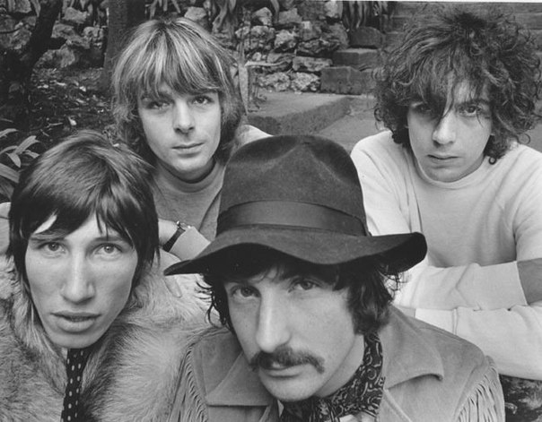 Смотреть больше историй в моментах!
  
    
      
    
    
      Больше, чем фото 
      11 мар 2013 в 17:55
    
  
11 марта 1967 г. — вышел первый сингл группы Pink Floyd, включающий в себя две композиции — Arnold Layne и Candy And А Currant Bun.