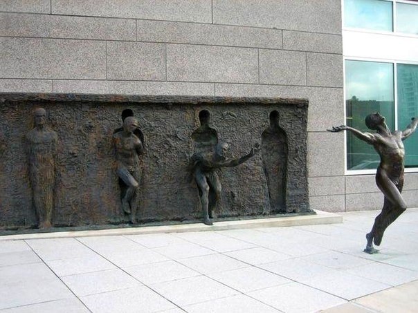 Скульптура под названием "Порыв". Филадельфия, США.