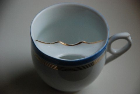 Чашка с защитой для усов.