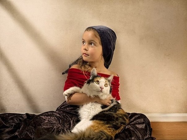 Билл Гекас — австралийский фотограф-самоучка. Портофолио Билла полностью состоит из фотографий его пятилетней дочери, большая часть которых, стилизована под старые картины.