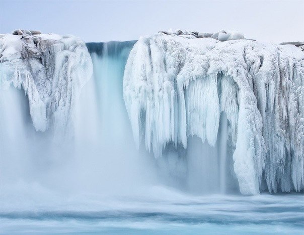 Причудливые формы замерзших водопадов