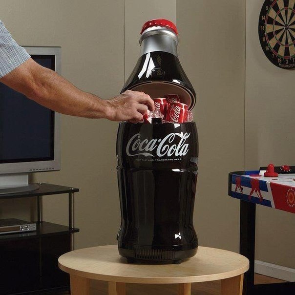 Холодильник Coca-cola.