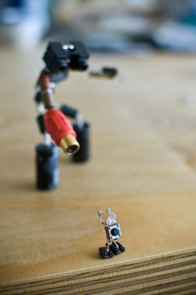 Sparebots: крошечные роботы из радиодеталей