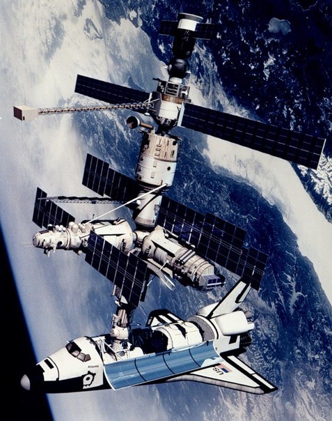 27 лет назад на космическую орбиту была выведена научная станция «Мир».