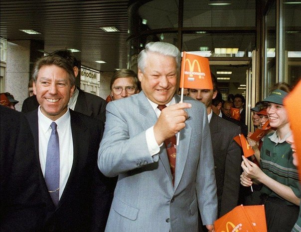 Увидеть больше историй в моментах!
  
    
      
    
    
      Больше, чем фото 
      6 фев 2013 в 11:25
    
  
Президент России Борис Ельцин на церемонии открытия второго ресторана Макдоналдс. 