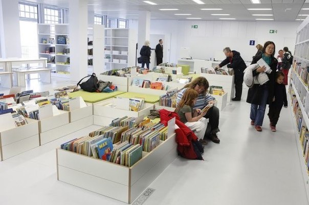 Прогрессивная библиотека в Штутгарте, Германия