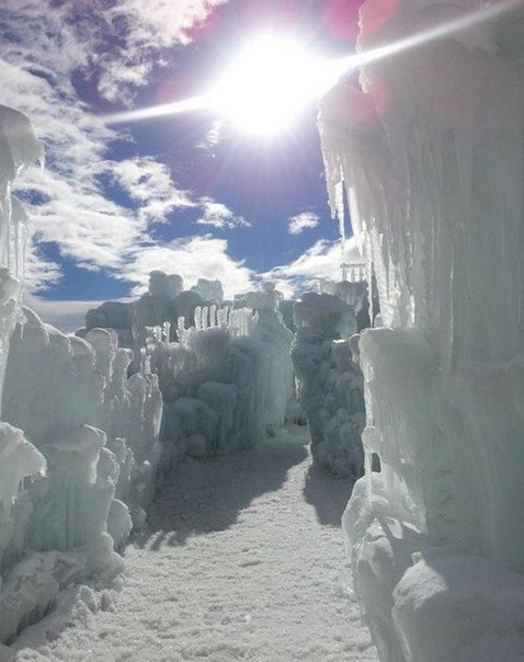 Ледяной замок, построенный Брентом Кристенсеном в Колорадо