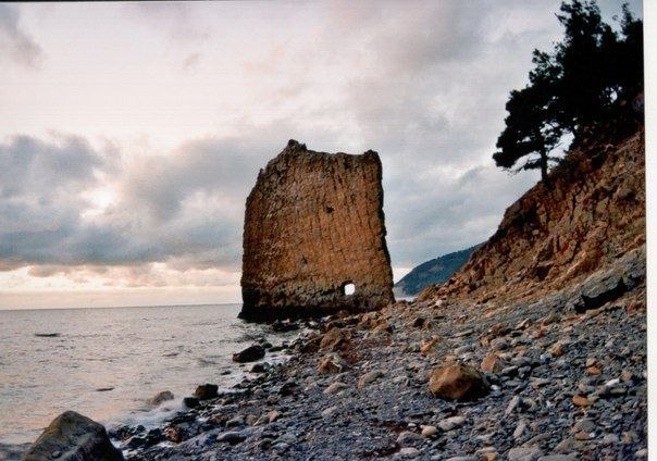 Скала Парус — памятник природы в Краснодарском крае, находящийся на берегу Чёрного моря в 17 км к юго-востоку от Геленджика, недалеко от села Прасковеевка. 