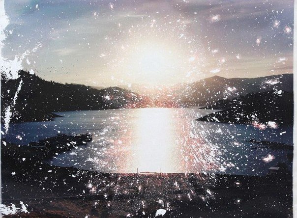Фотопроект художника из Лос-Анжелеса Мэтью Брандта называется "Озера и Резервуары" и заключается в том, что он вымачивает негативы в том самом озере, которое на них сфотографировано.